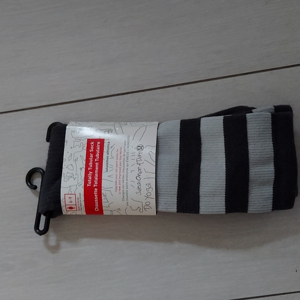 Lululemon totally tubular sox